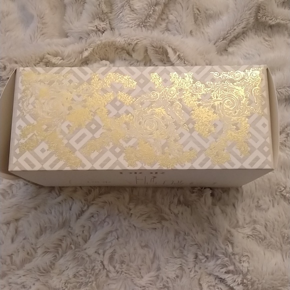 Christian Dior LE Gold Cosmetics Bag in Iconic LE Gold Embellished White Box - Picture 13 of 13